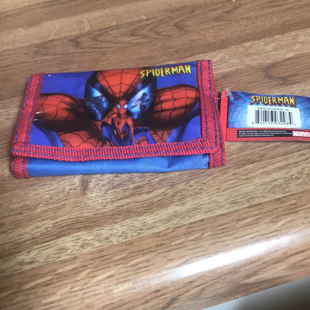 Marvel Spider-Man Tri-fold wallet.  Velcro closure - Picture 2 of 7